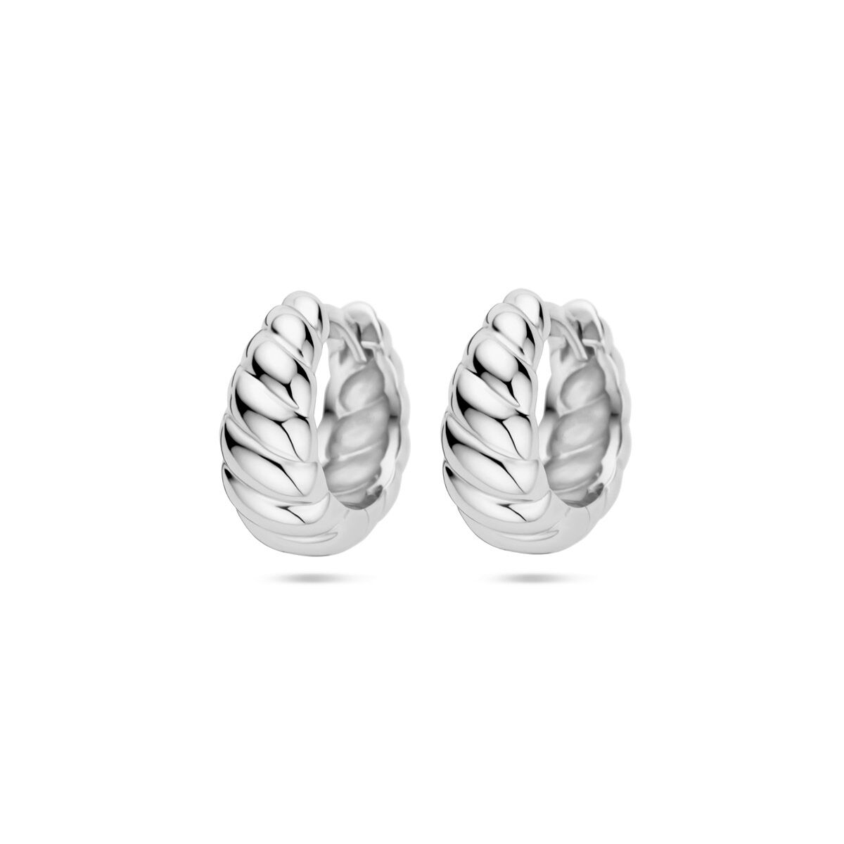 Klapp-Ohrringe aus rhodiniertem Silber mit gedrehtem Design und einer Breite von 6,5 mm