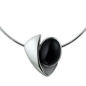 Kette mit schwarzem Stein
