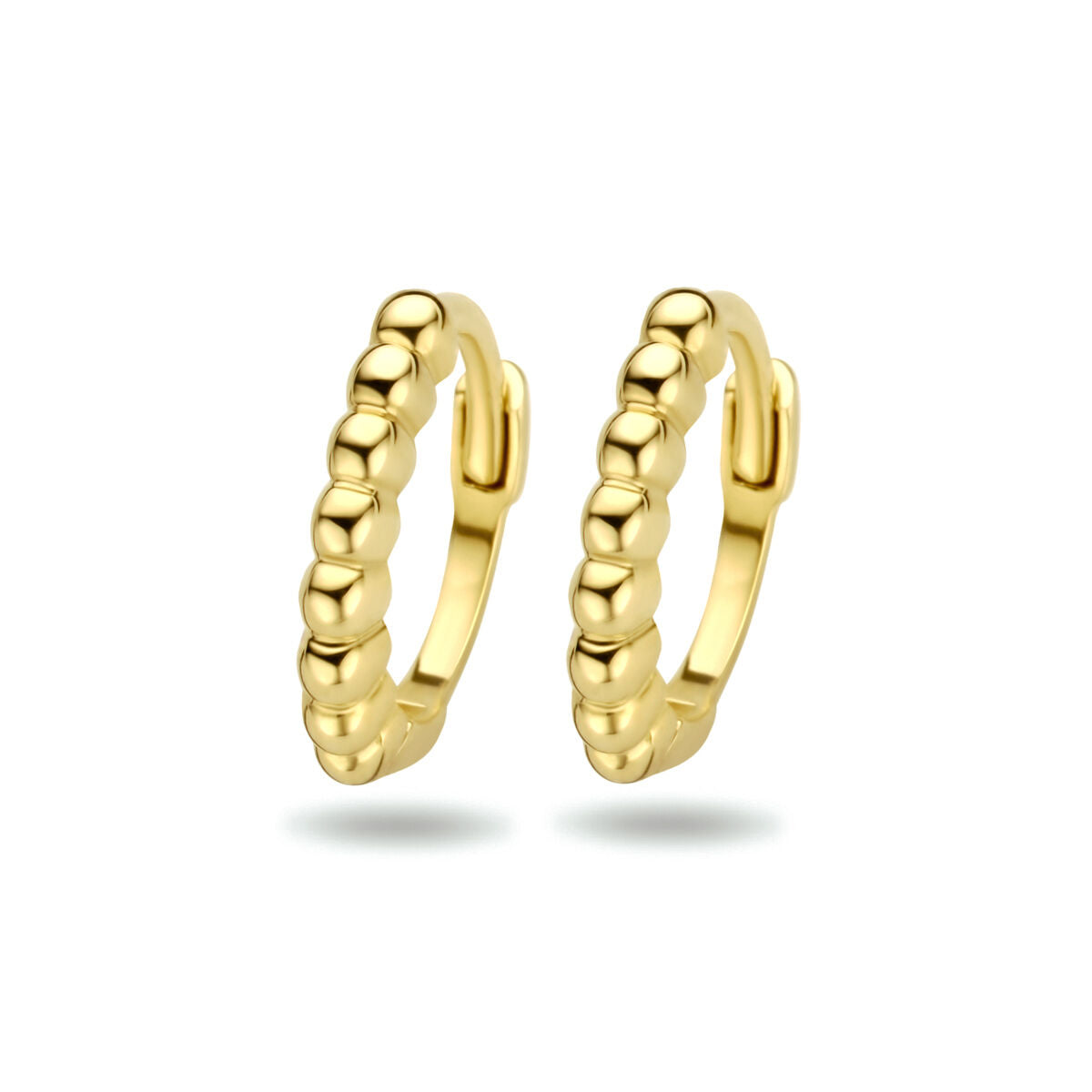Klapp-Ohrringe aus 14K Gelbgold mit runden, hervorgehobenen Perlen.