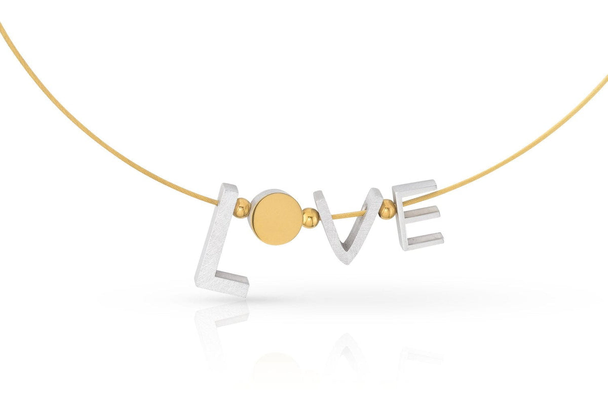 Collier mit goldfarbenem Schriftzug "LOVE" und einem runden, goldenen Detail