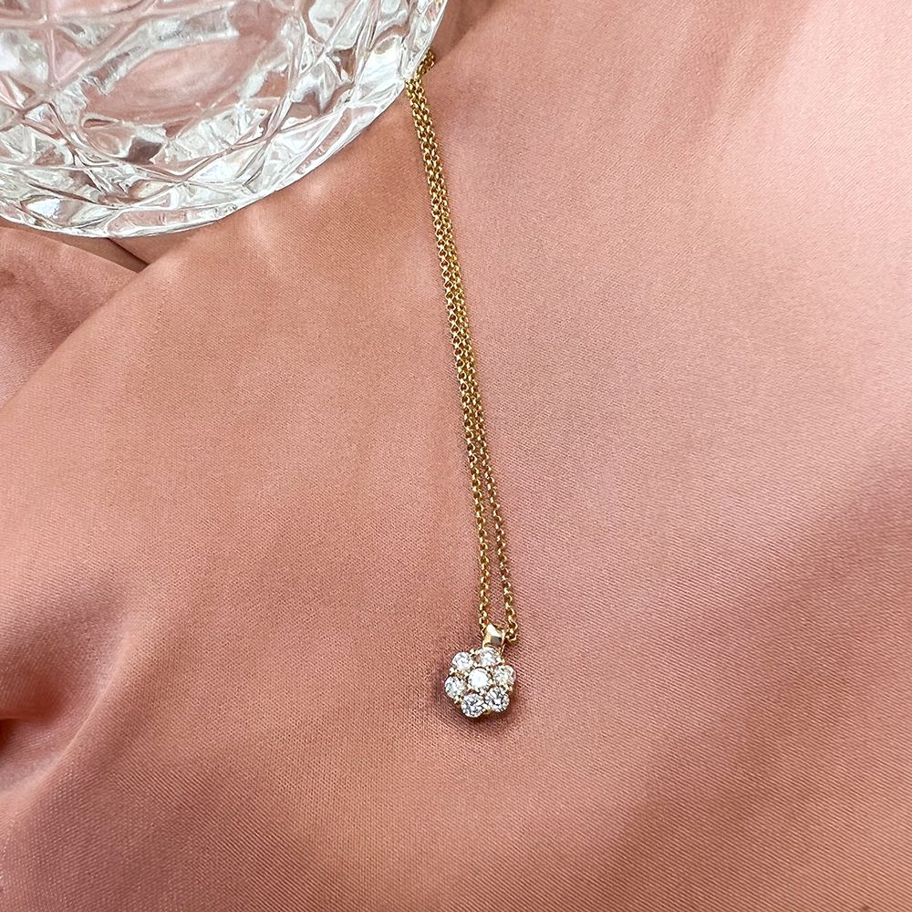 Gelbgold Collier mit Diamantanhänger in Entourage-Fassung – 14 Karat