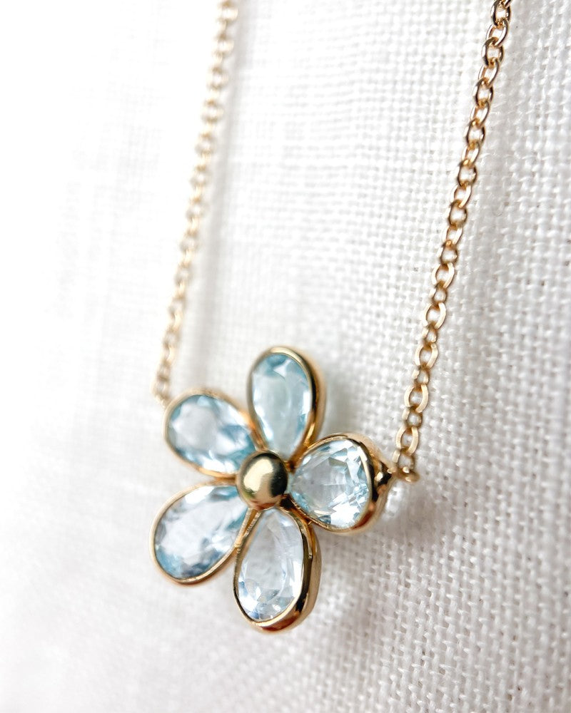 Gelbgold-Halskette mit verspieltem Blumenanhänger & blauem Topas – 14 Karat Gold
