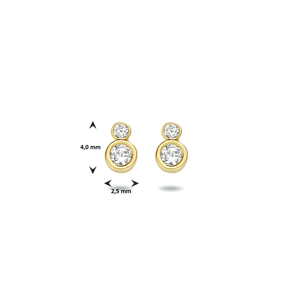Van der Kooij Collectie oorknoppen zirkonia 14K geelgoud: elegante oorstekers met twee ronde, heldere zirkonia's-één groter, één kleiner-met maten van 4,0 mm hoog en 2,5 mm breed tussen de stenen.