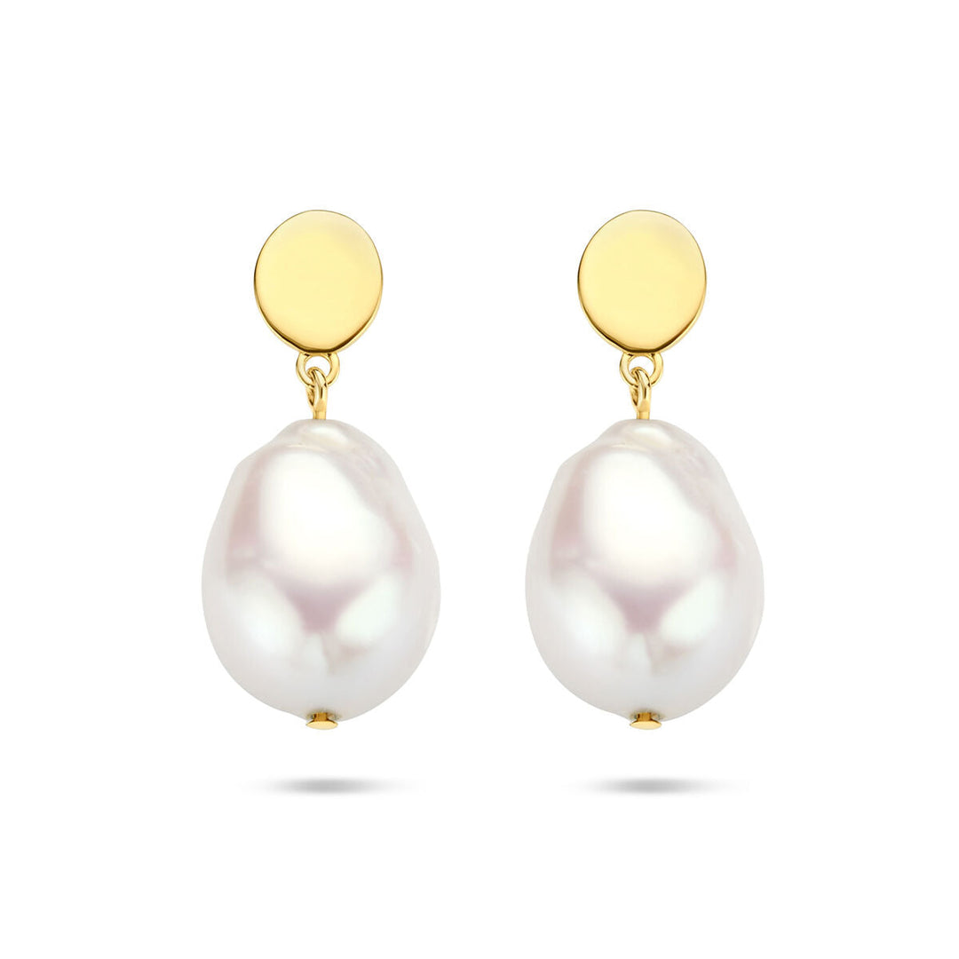 Een paar oorhangers barok parel 14K geelgoud van Van der Kooij Collectie, met ronde gouden knopjes en grote, onregelmatige barokke zoetwaterparels eronder hangend, tegen een effen witte achtergrond.