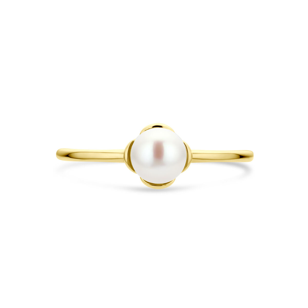 De ring bloem parel 14K geelgoud van Van der Kooij Collectie is een delicate geelgouden ring met een centrale ronde witte parel, prachtig geëtaleerd tegen een effen witte achtergrond.
