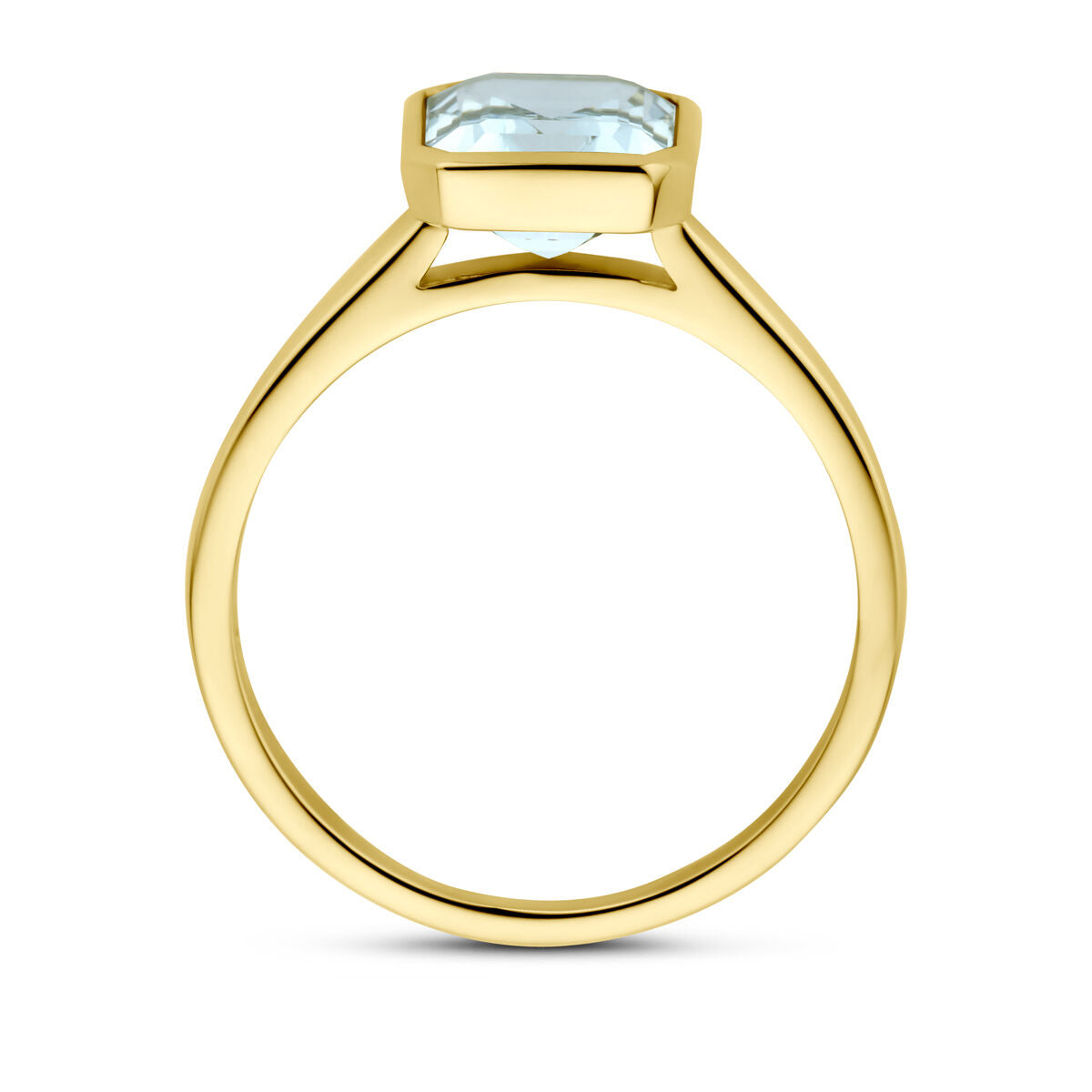 De ring aquamarijn 14K geelgoud van Van der Kooij Collectie heeft een eenvoudige geelgouden band en een bezel-set rechthoekige aquamarijn, van opzij gezien tegen een witte achtergrond - een elegante keuze.