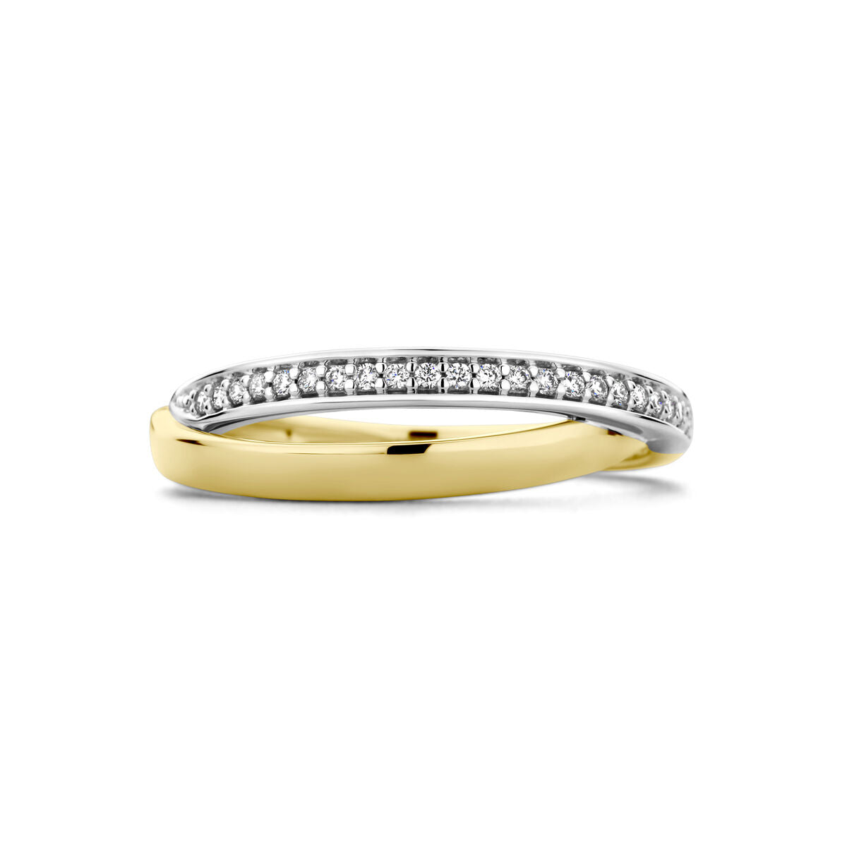 Twee in elkaar verstrengelde Van der Kooij Collectie ringen: een gepolijste 14K bicolor geel/witgouden ring (ringdiamant 0.08ct H SI), met één band versierd met diamanten, elegant gestapeld tegen een effen witte achtergrond.