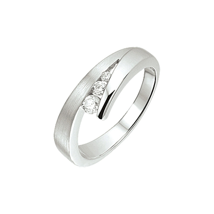 De Van der Kooij Collectie ring zirkonia poli/mat zilver gerhodineerd is een moderne damesring met een asymmetrisch ontwerp, voorzien van drie kleine zirkonia steentjes die diagonaal over de zilveren band zijn gezet.