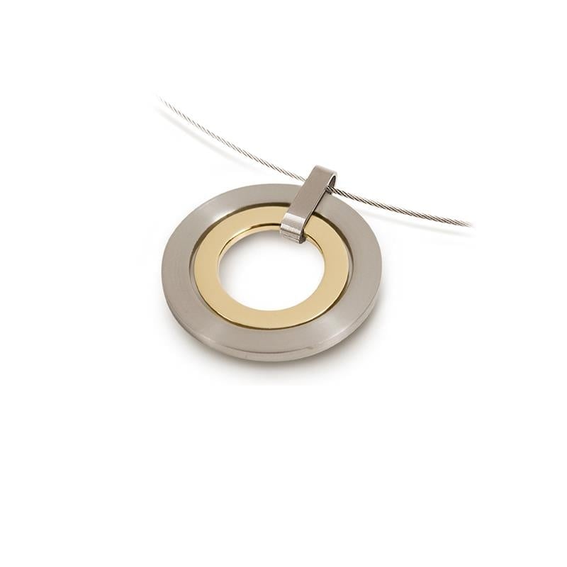 Bicolor Anhänger aus Titan mit silbernem und goldenem Ring, an einem dünnen Kabel.