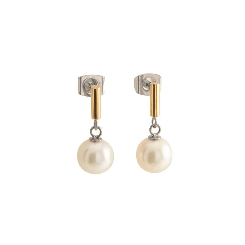 Bicolor Ohrstecker aus Titan mit einer weißen Perle und goldfarbenem Element