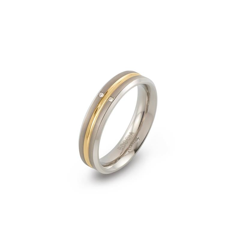 Bicolor Titanring mit glänzendem Silber und goldfarbener Mittelstreifen sowie zwei kleinen Diamanten