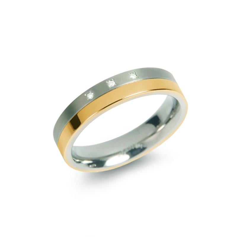 Bicolor Ring aus Titan mit glänzender, goldfarbener und silberner Oberfläche sowie drei kleinen Diamanten