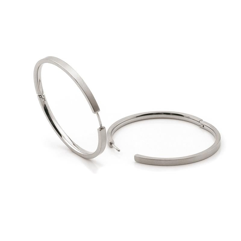 Ohringe aus Titan in Silber mit schlichtem, rundem Design und schmalem Rahmen