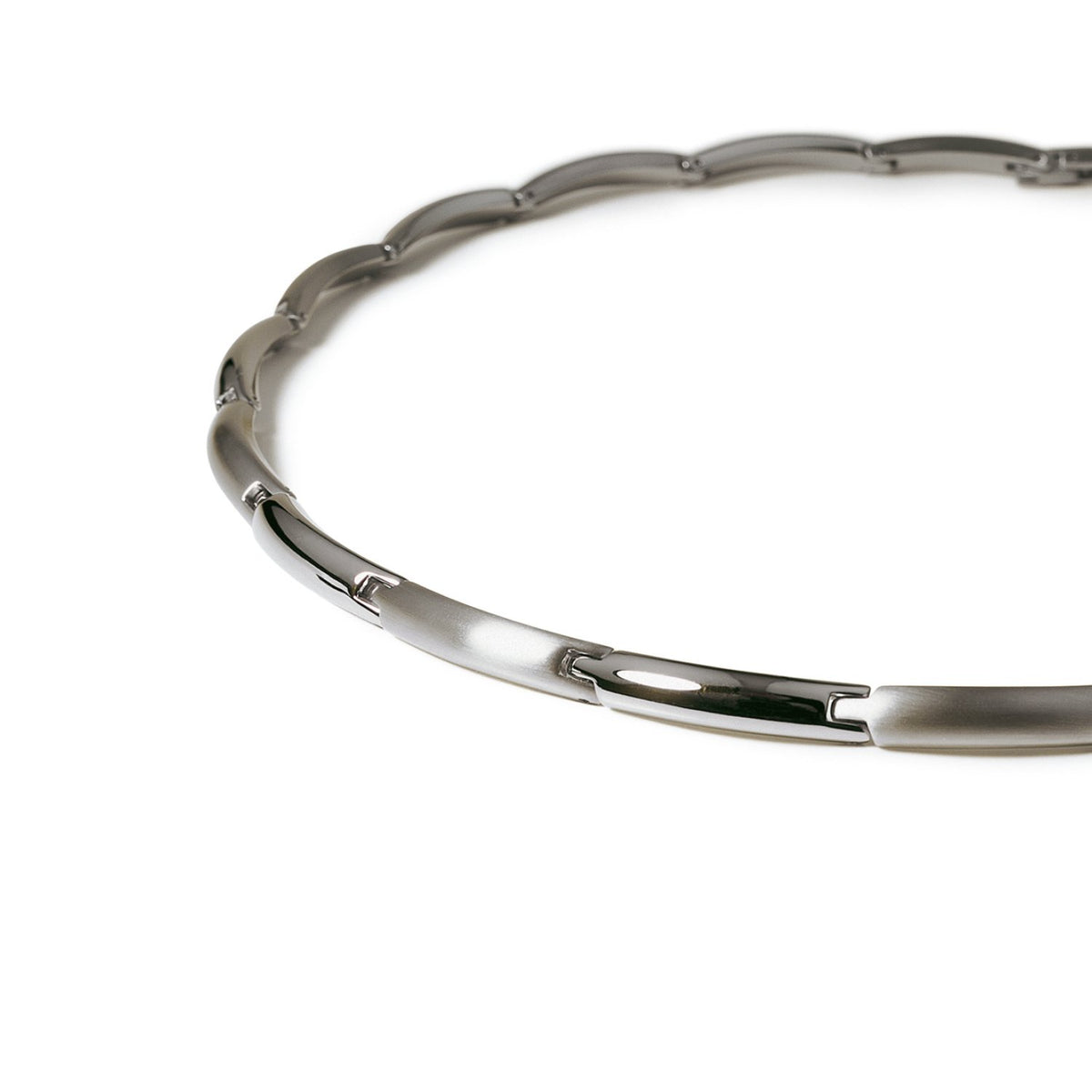 Titanium Collier mit glänzenden, ovalen Gliedern in silberner Farbe