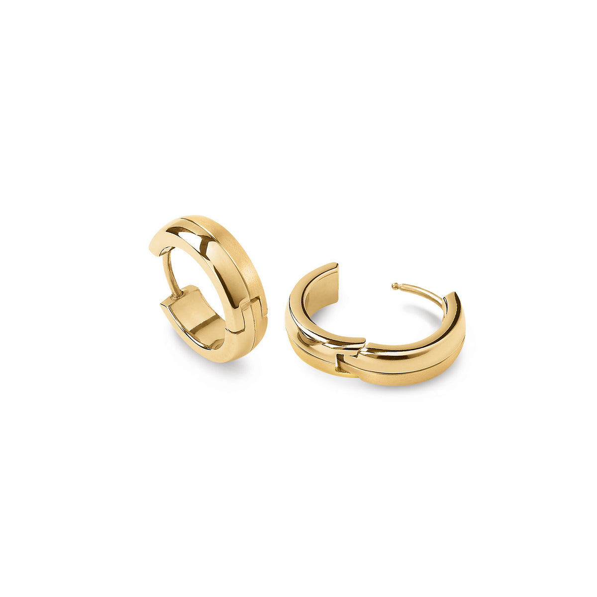 Goldene Titan-Ohringe mit glänzender Oberfläche und modernem Design