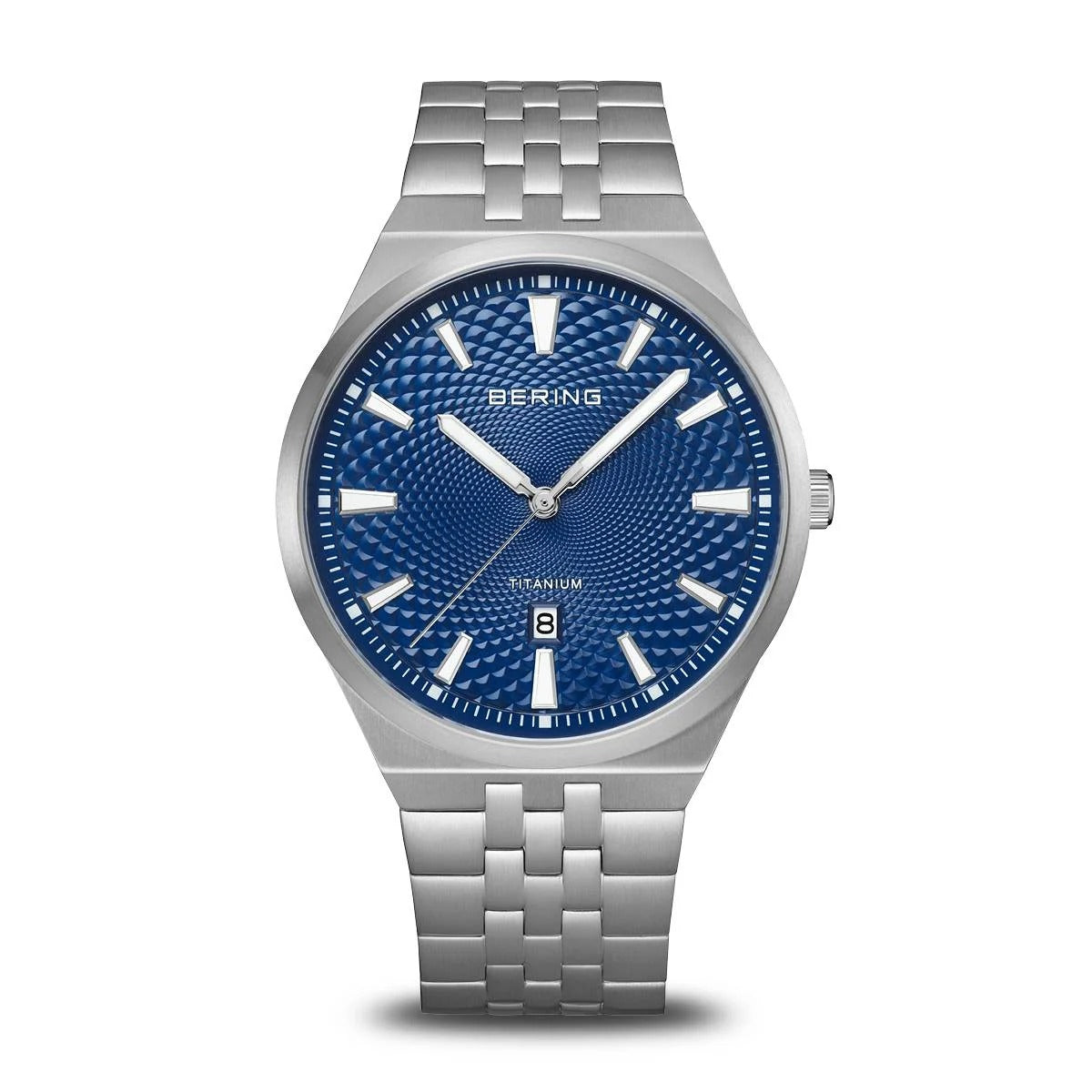Titanium-Uhr mit gebürstetem Gehäuse und guillochiertem, blauem Zifferblatt