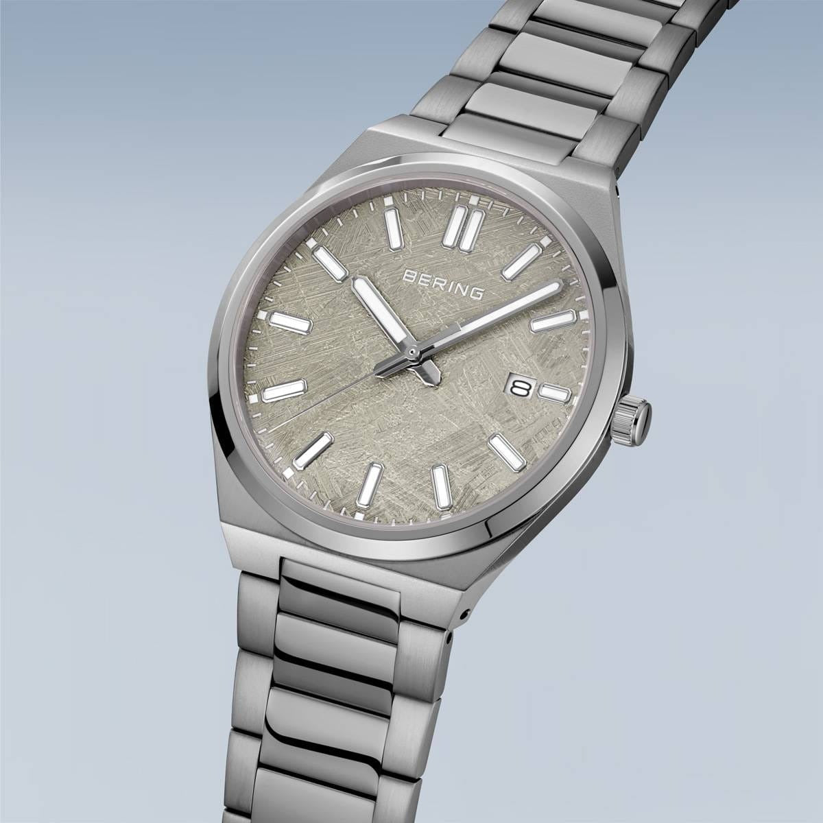 Bering Herrenuhr graues Zifferblatt 17639-777