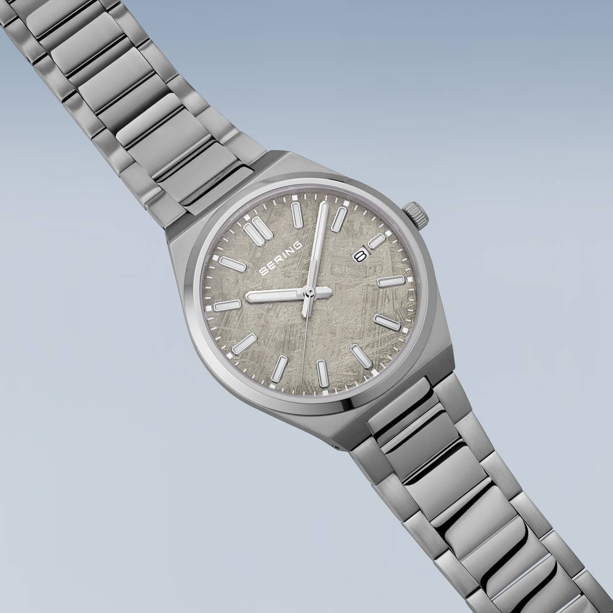 Bering Herrenuhr graues Zifferblatt 17639-777