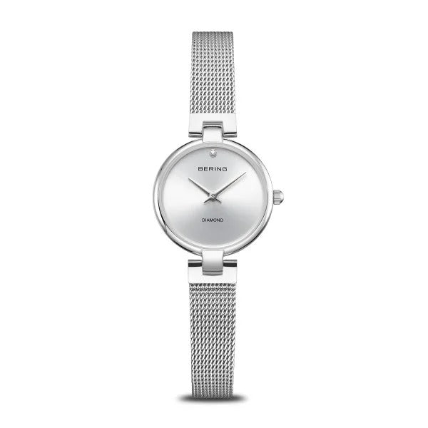 Damenarmbanduhr mit poliertem Gehäuse und silbernem Mesh-Armband, mit silbernem Zifferblatt