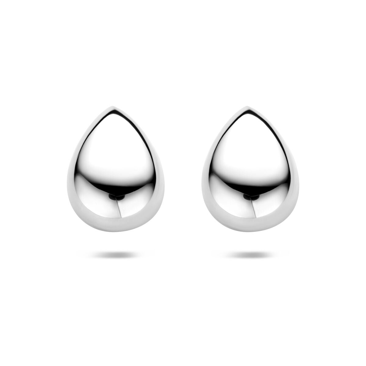 Silberne Ohrstecker in Tropfenform mit glänzender Oberfläche
