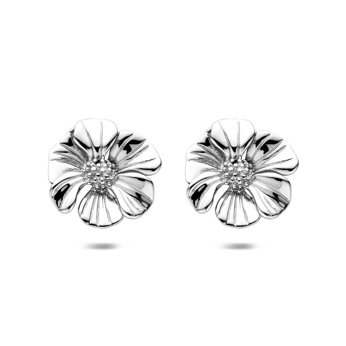 Blumenförmige Ohrstecker aus Stahl in Silberfarbe mit 26 mm Durchmesser und detailreicher Blütenstruktur