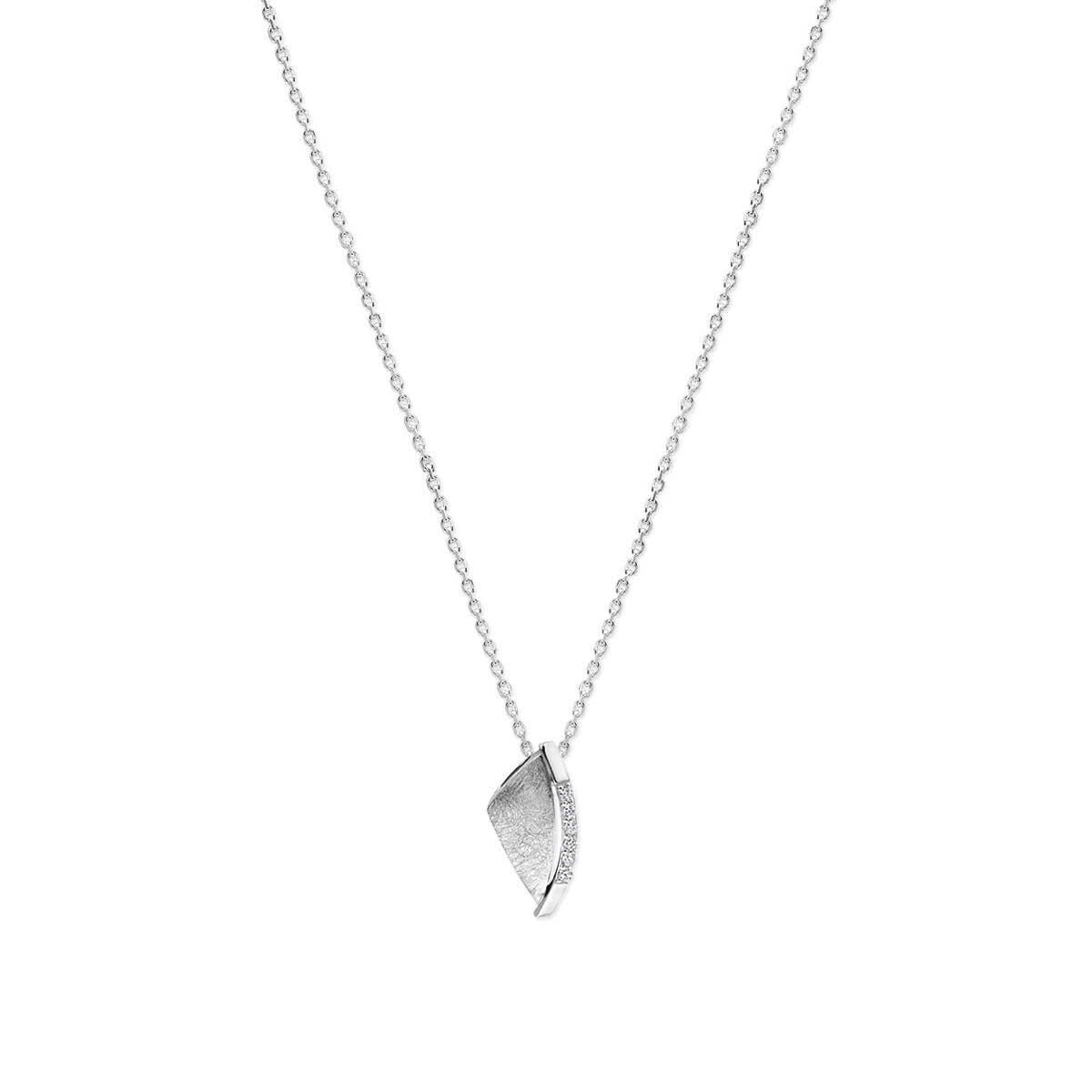 Halskette aus Silber mit Zirkonia in einer modernen Fassung und blattförmigem Anhänger