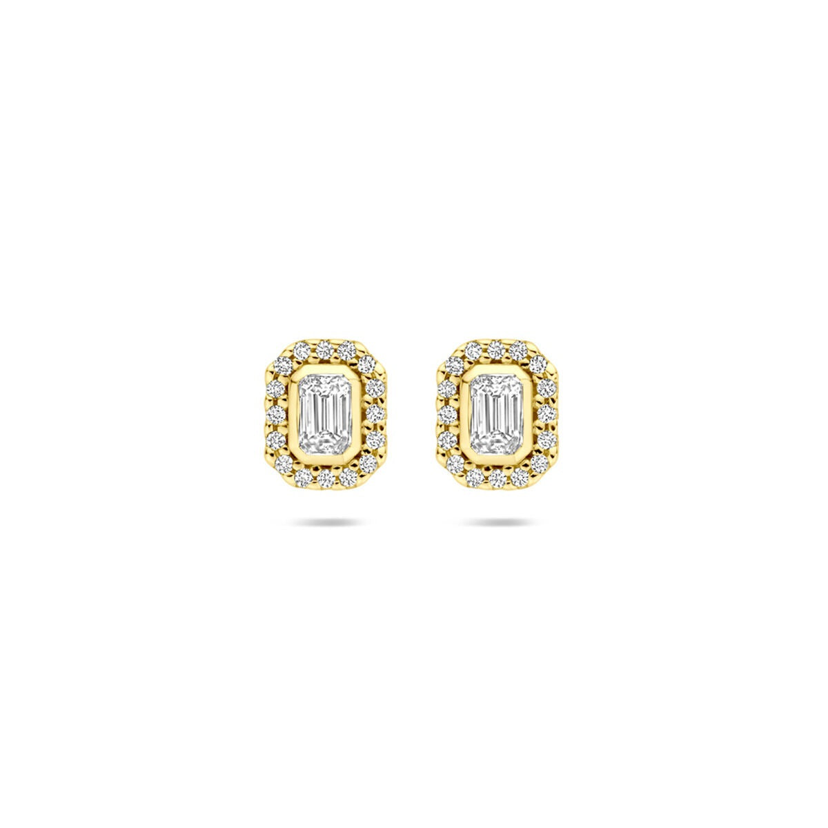 Ohrstecker aus 14k Gelbgold mit einem smaragdgeschliffenen Diamanten und umgeben von kleinen Steinen