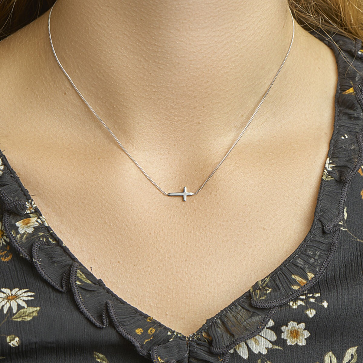Silberkette mit Kreuz – rhodiniertes Ankerhalsband