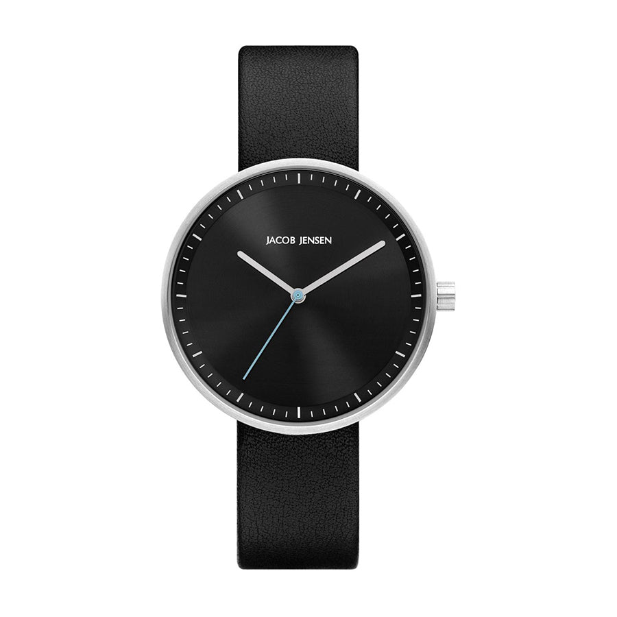 Uhr mit schwarzem Zifferblatt, silbernem Gehäuse und schwarzem Lederarmband