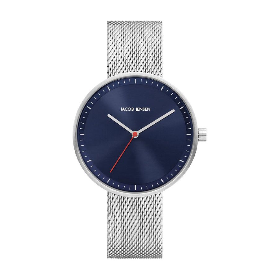 Uhr mit blauem Zifferblatt, silbernem Gehäuse und silbernem Mesh-Armband