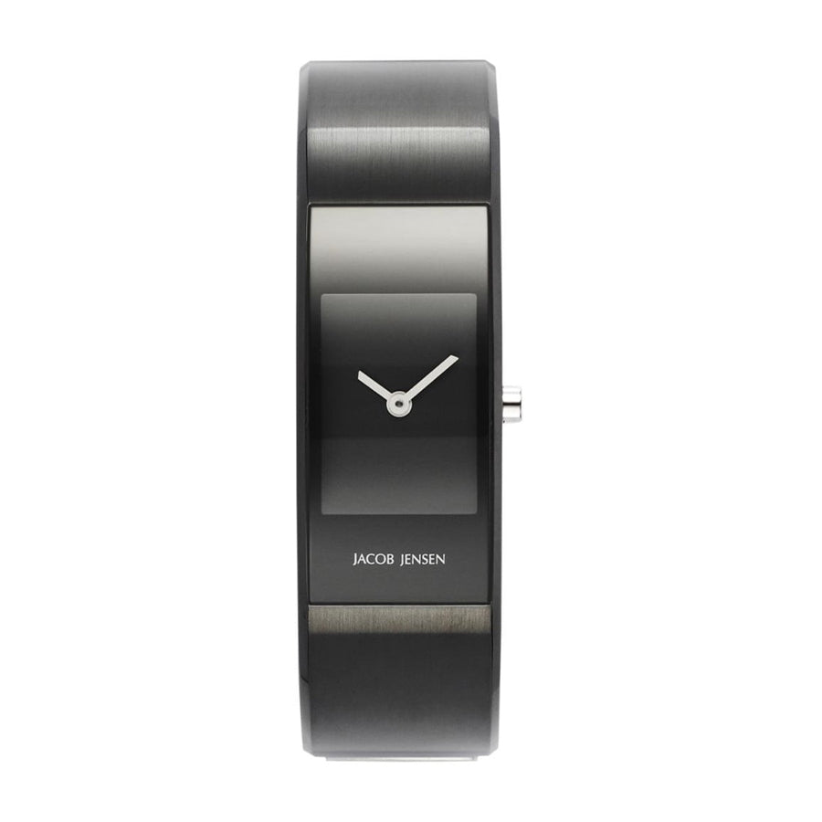 Schwarze Uhr mit rechteckigem Gehäuse und schwarzem Zifferblatt, minimalistische Zeiger