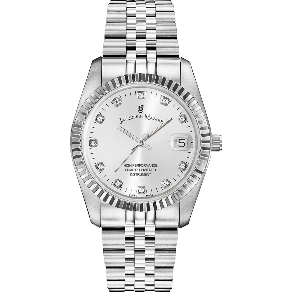 Uhr mit silbernem Gehäuse, silbernem Zifferblatt und diamantbesetzter Lünette, ausgestattet mit einem Metallarmband