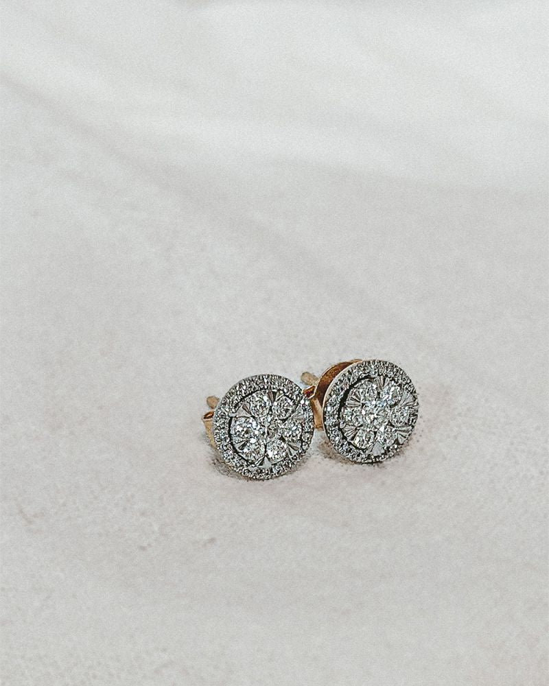 Bicolor-Goldohrstecker mit 0,44ct Diamant in Entourage-Fassung
