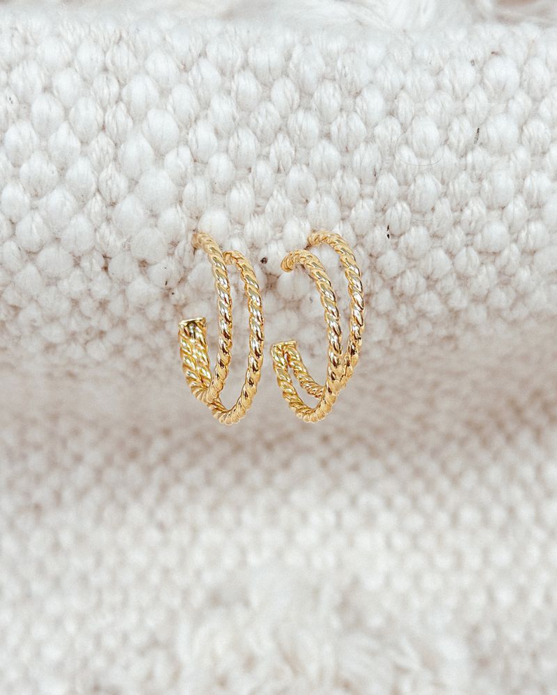 Gelbgoldene Ohrringe mit Doppelband und gedrehter Verarbeitung aus 14 Karat Gold