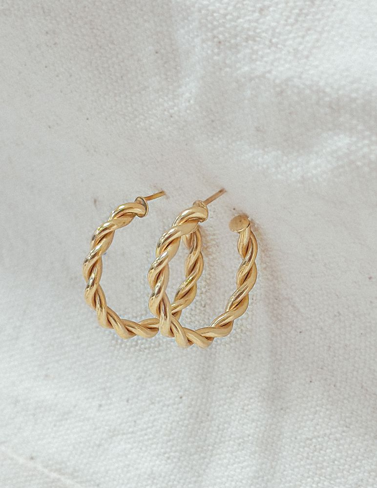 Gelbgoldohrringe mit gedrehtem Band aus 14 Karat Gold