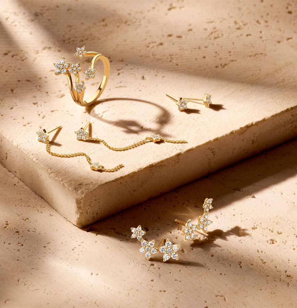 Gelbgold-Ohrhänger mit drei Sternen und Diamanten – 1,05 Karat