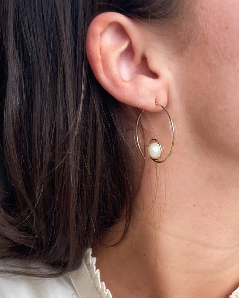 Auffällige Gelbgoldohrringe mit Perl-Eyecatcher 14 Karat