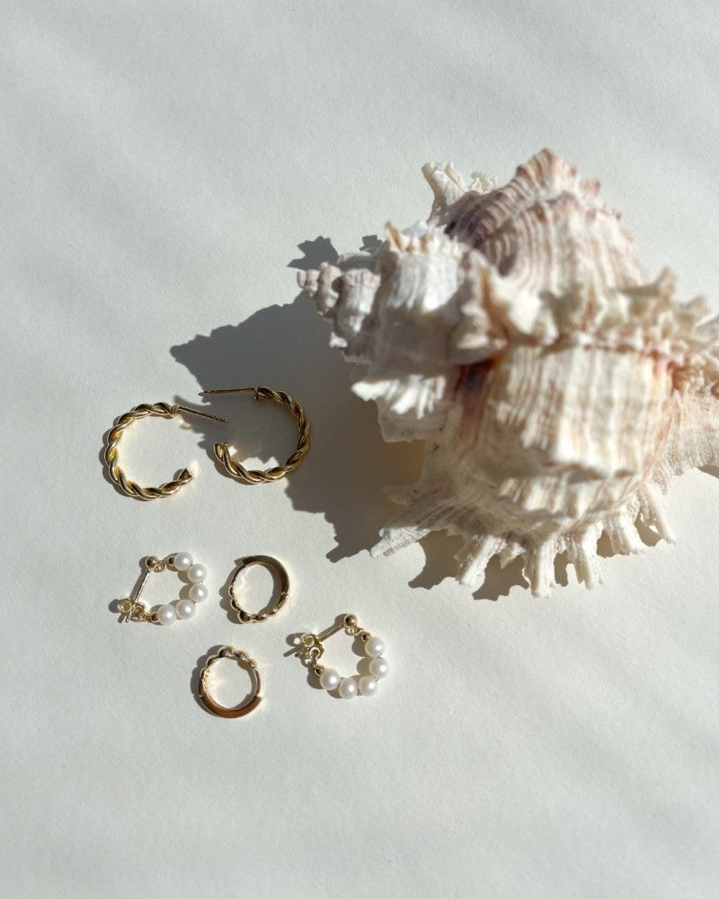 Goldohrstecker mit Perlenkette 14 Karat