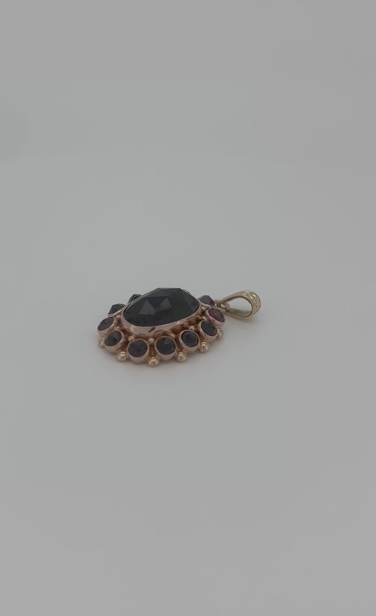 Vintage Goldanhänger 14K ovaler Granat 3,6 g