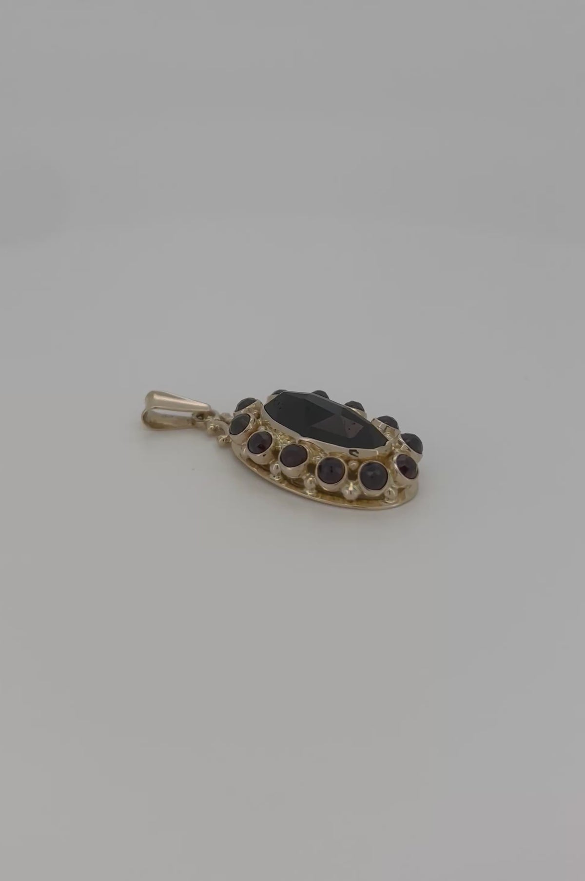 Vintage Goldanhänger 14K ovaler Granat 5,3g