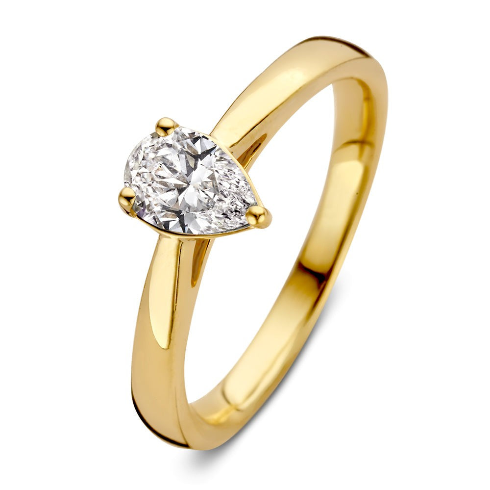 Ring aus Gelbgold mit einem herzförmigen Diamanten und zwei kleinen Brillanten