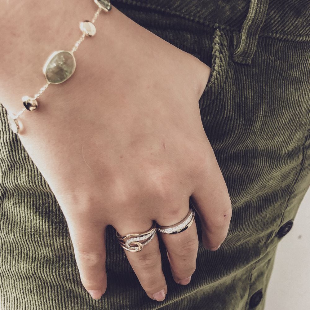 Bicolor-Ring aus Weiß- und Gelbgold mit Diamanten im Weißgold-Band – 0.25 Karat