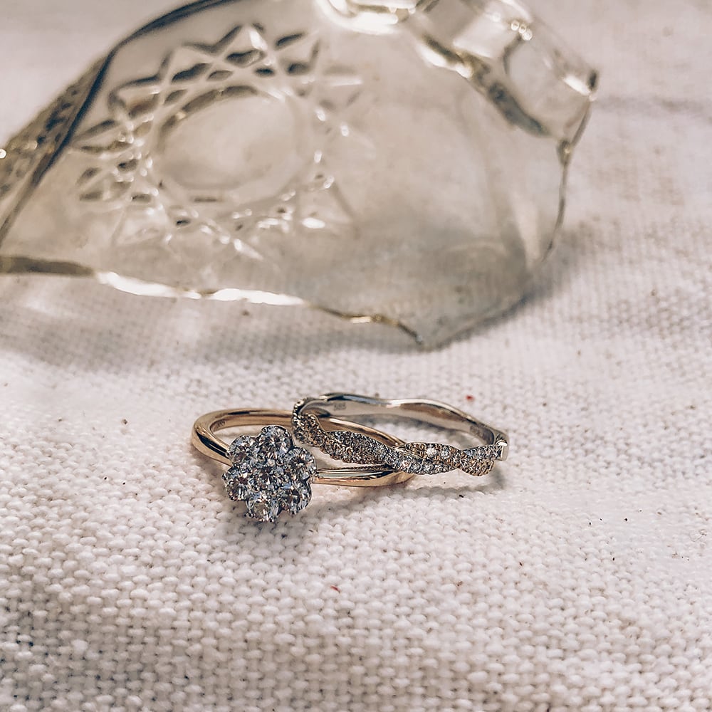 Raffinierter bicolor geflochtener Diamantring – 0.26 Karat