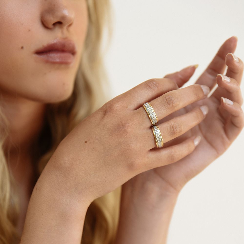Eleganter Bicolor-Goldring mit brillantem Diamant-Center 0,34 Karat