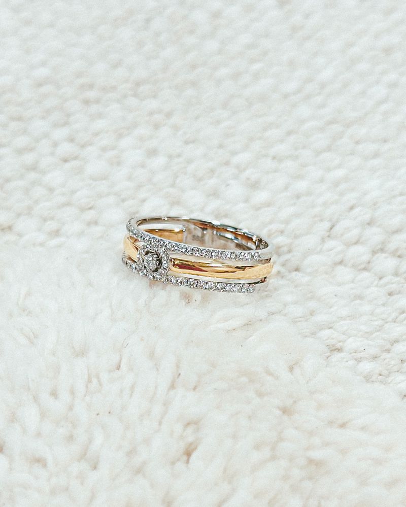 Breiter Damenring mit Solitaire-Effekt und zwei Vorsteckringen – 0,37 Karat Diamant
