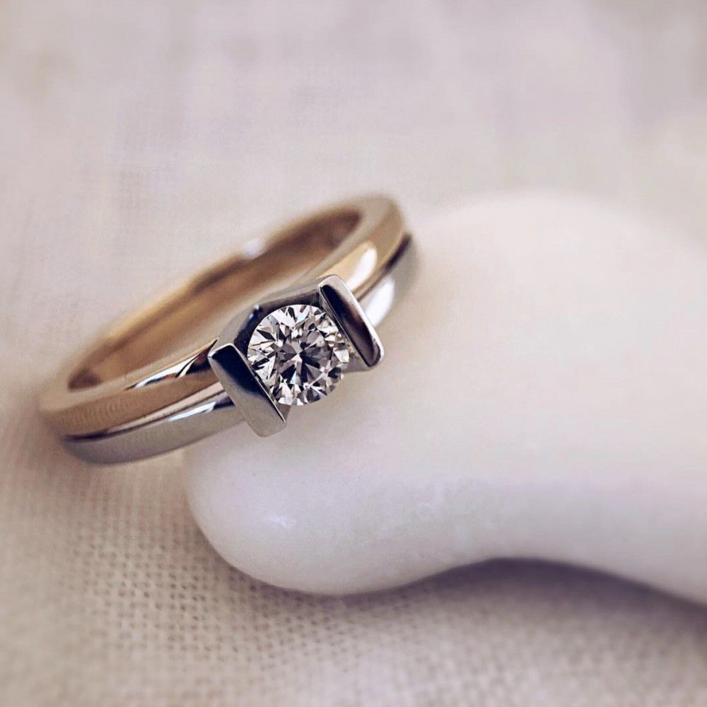 Bicolor Goldohrstecker mit Diamanten – 0,41 ct, 14 Karat