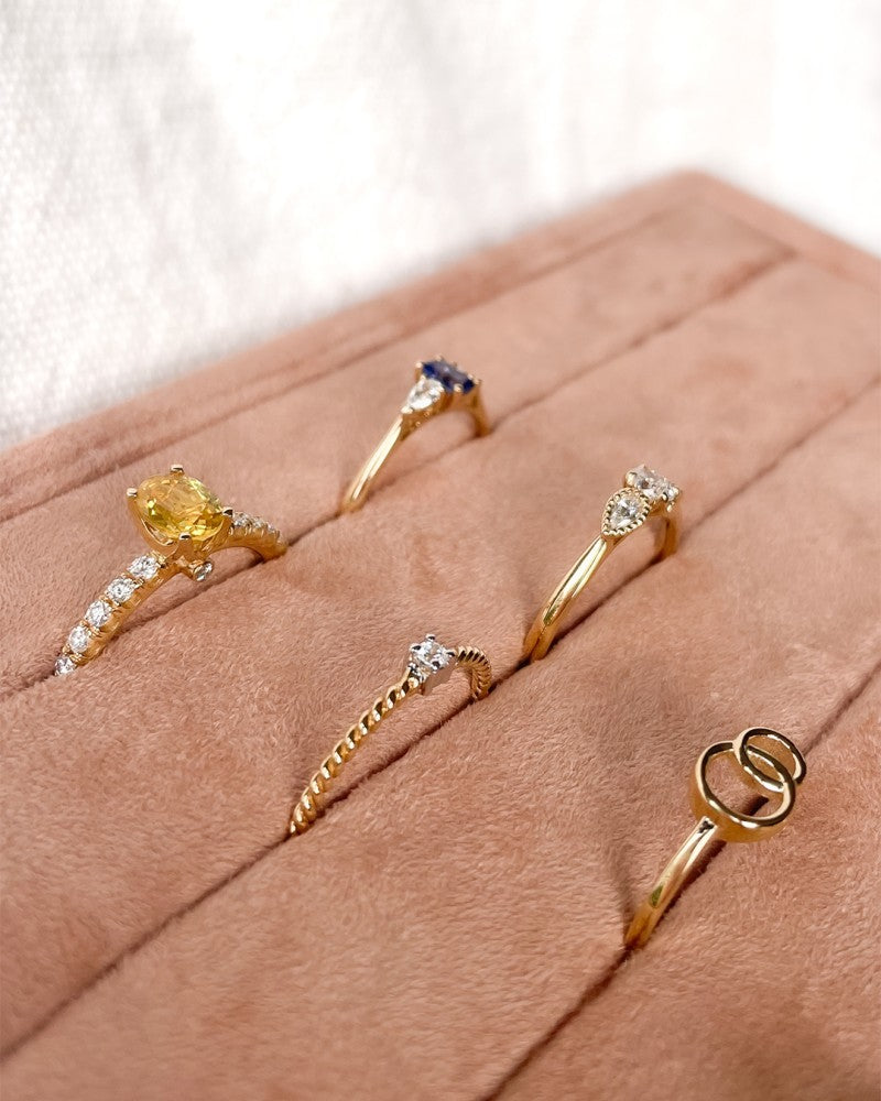 Gelb-weißer Goldring mit Zirkonia – 14 Karat – 1,1 Gr – Zartes Design für Damen
