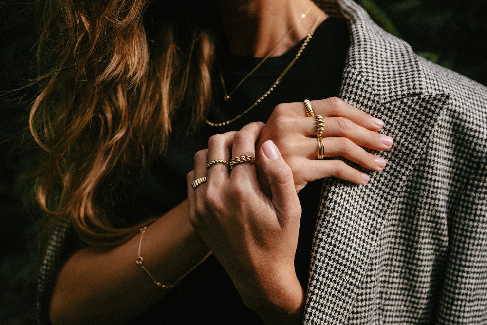 Gelbgold-Gliederring mit gewölbter Gourmetkette – 14 Karat, eleganter Gliederdesign