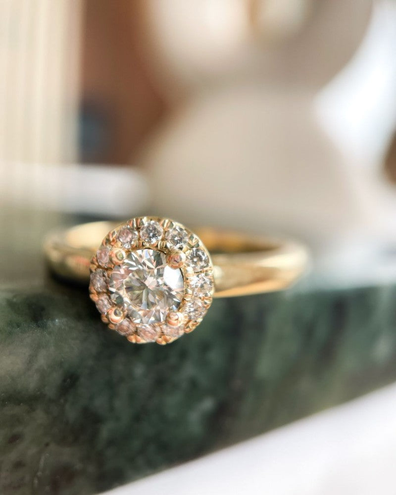Wunderschöner Gelbgold-Entourage-Ring mit 0,32ct Diamant – Nahtlos kombinierbar