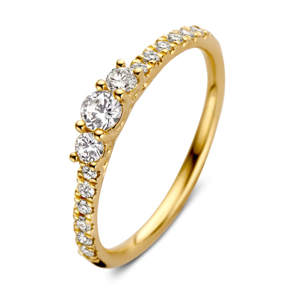 Gelbgoldene Dreisteinring mit zusätzlichen Diamanten an der Schiene für maximalen Glanz